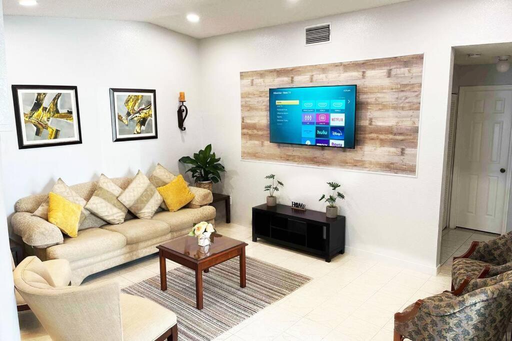 Amazing & Cozy Duplex Near Zoo Miami ! Villa Kültér fotó
