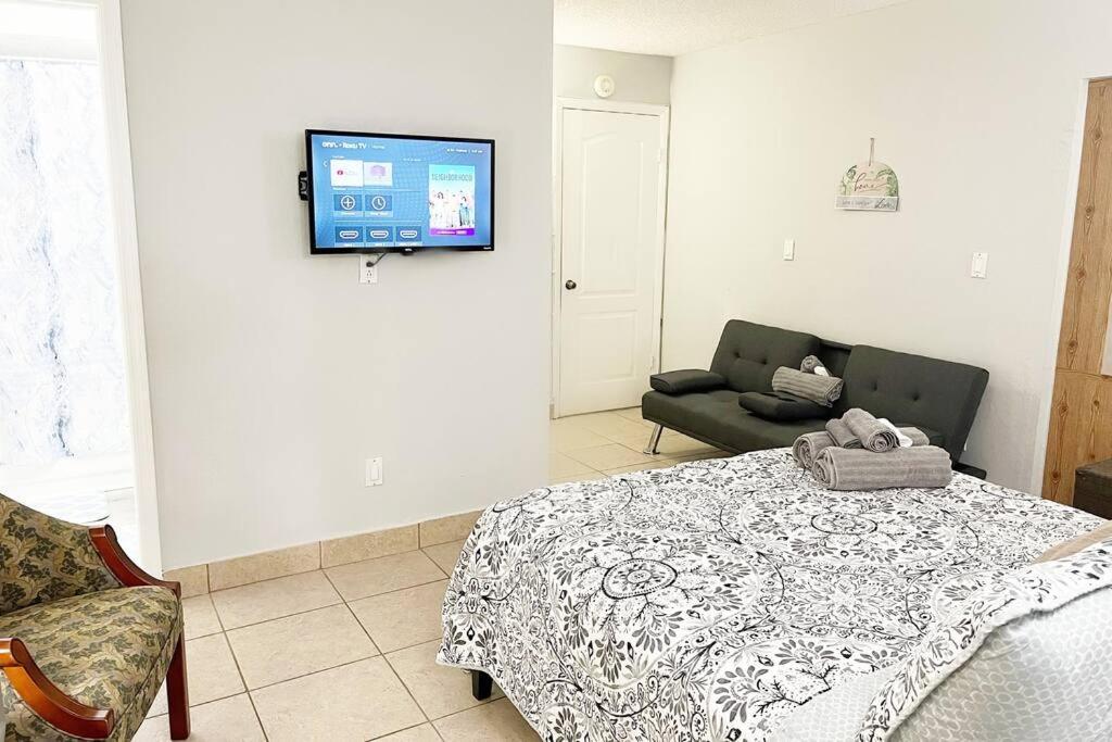 Amazing & Cozy Duplex Near Zoo Miami ! Villa Kültér fotó