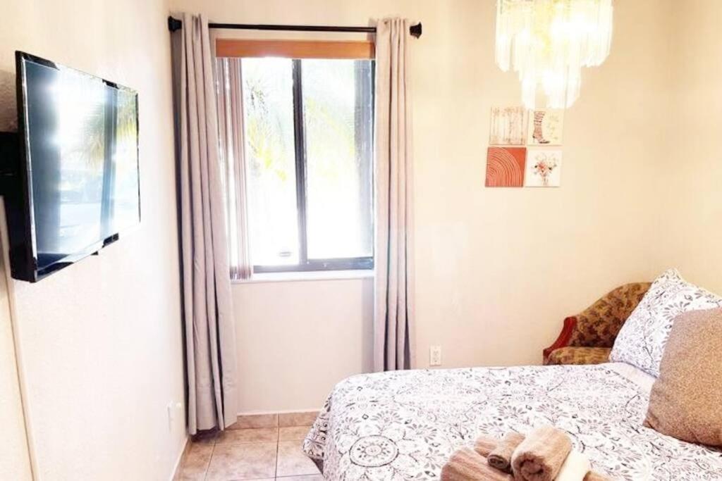 Amazing & Cozy Duplex Near Zoo Miami ! Villa Kültér fotó
