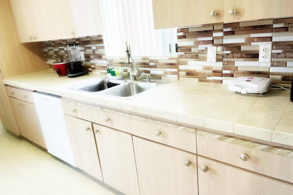 Amazing & Cozy Duplex Near Zoo Miami ! Villa Kültér fotó