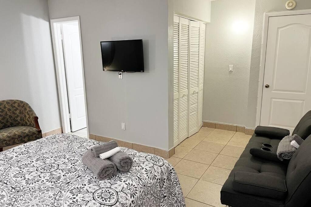 Amazing & Cozy Duplex Near Zoo Miami ! Villa Kültér fotó